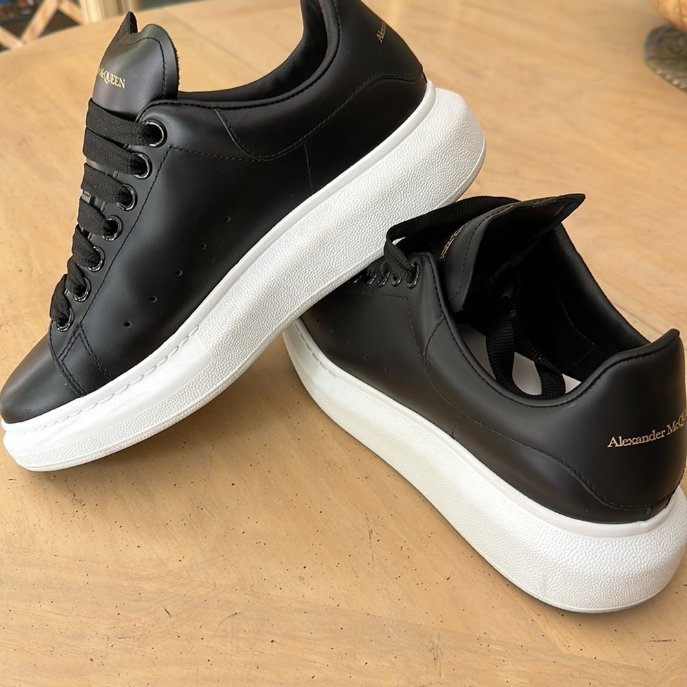 Alexander McQUEEN Oversized Sneakers Color: Black Size: 38 1/2 E - Picture 5 of 6